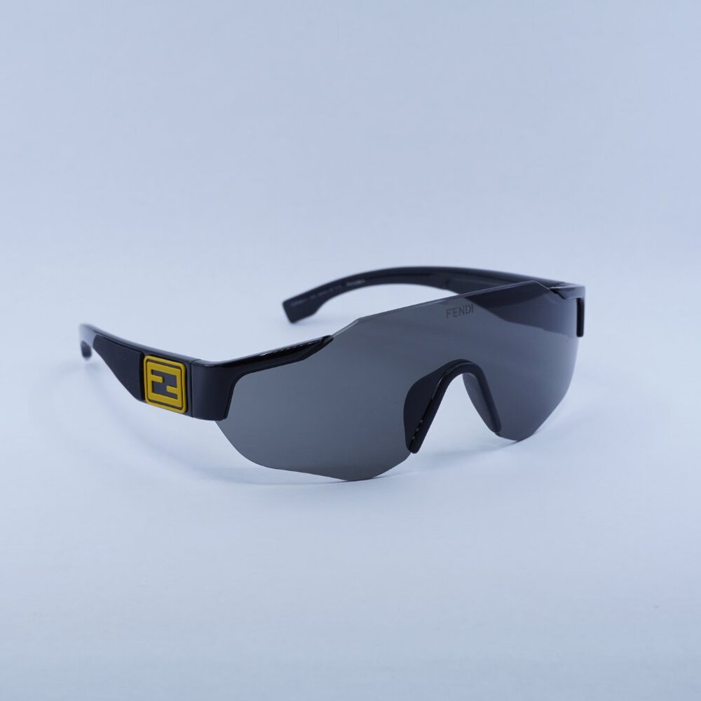 🕶️ New Fendi FE40088U-Y 01A Sunglasses -Black Frame, Grey Lenses - Picture 13 of 15